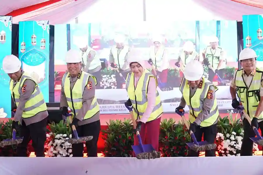 Peletakan Batu Pertama Masjid SMA Kemala Taruna Bhayangkara, Dukungan Polri Siapkan SDM Unggul Ground breaking Masjid SMA Kemala Taruna Bhayangkara di Gunung Sindur, Bogor, Jawa Barat