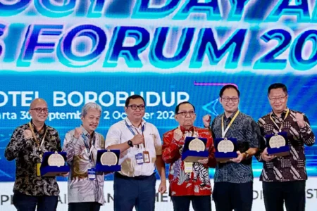 Elnusa Petrofin Raih Penghargaan Atas Teknologi Inovatif di Technology Day & Business Forum 2024 PT Elnusa Petrofin (EPN) saat menrima penghargaan atas teknologi inovatif dengan produksi sumur terbesar dalam program No-Cure-No-Pay (NCNP).