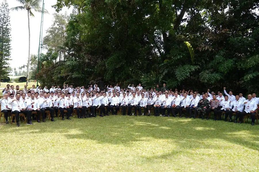 Presiden Prabowo Tekankan Komitmen pada Bangsa di Retreat Kabinet Merah Putih di Magelang