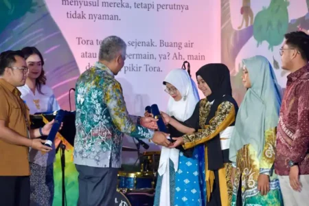 Kemendikbudristek Apresiasi Penggerak Literasi dan Numerasi yang Aktif Dorong Transformasi Pendidikan Apresiasi Aksi Nyata Literasi dan Numerasi untuk mereka yang melakukan aksi nyata penguatan literasi dan numerasi demi tercapainya transformasi pembelajaran di Indonesia.