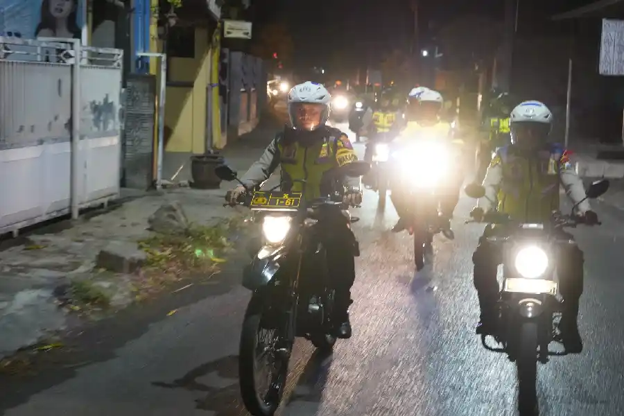 Polisi Gelar Patroli Gabungan Skala Besar di Mojokerto Jelang Pelantikan Presiden