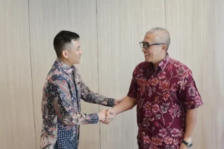 Pertamina Drilling Terapkan Digitalisasi AI untuk Percepatan Budaya HSSE Generative Diretur Utama Pertamina Drilling, Avep Disasmita (kanan) dan Presiden Direktur PT FPT Software Indonesia, Nguyen Hoang Tung (kiri) usai menandatangani MoU di Nawasena Room, Millennium Centennial Center, Jakarta