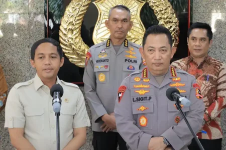 Menteri Kehutanan Raja Juli Antoni dan Kapolri Jenderal Listyo Sigit Prabowo