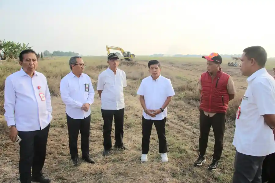 Kemensos Pastikan Fasilitas Dasar Kampung Nelayan Sejahtera di Indramayu Terpenuhi dengan Baik Kerja sama dengan berbagai pihak diperlukan untuk percepatan pembangunan Kampung Nelayan Sejahtera, terutama dari segi pemenuhan fasilitas dasar seperti air bersih dan listrik.