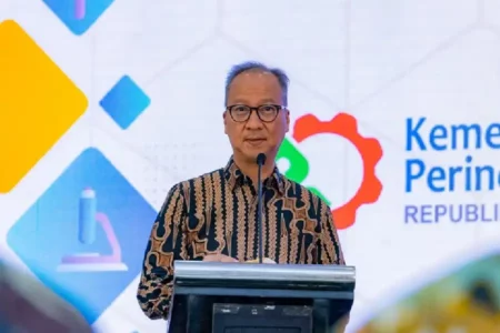 Menteri Perindustrian Agus Gumiwang Kartasasmita