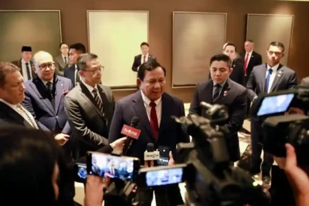 Presiden Prabowo saat memberikan keterangan di depan awak media (foto: Dok BPMI Setpres)