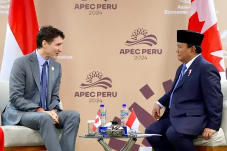 Presiden RI Prabowo Subianto saat bertemu PM Kanada, Justin Trudeau, di sela acara KTT APEC yang berlangsung di Lima Convention Center (LCC), Peru (foto: Dok BPMI Setpres)