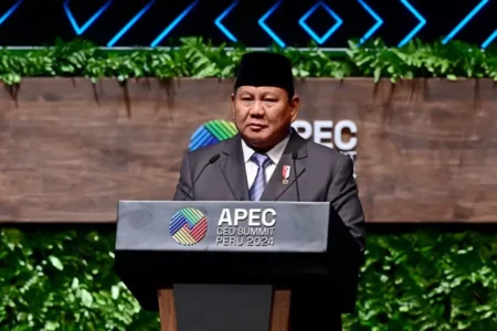 Presiden RI Prabowo Subianto saat berpidato dalam acara APEC CEO Summit di National Grand Theater Peru (foto: Dok BPMI Setpres)