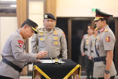 Kapolri saat memimpin pelantikan Wakil Kepala Polri (Wakapolri) baru, Komjen Pol. Dr. Ahmad Dofiri