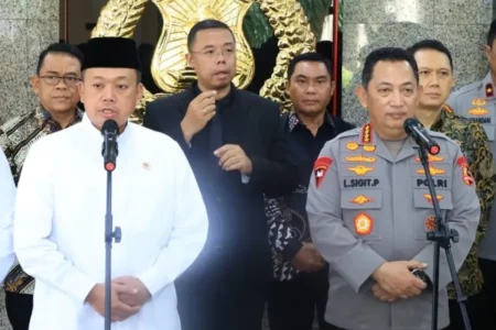 Menteri Agraria dan Tata Ruang/Badan Pertanahan Nasional (ATR/BPN) Nusron Wahid bersama Kapolri Jenderal Listyo Sigit Prabowo