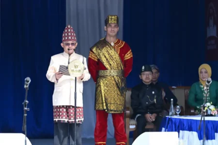 Hari Guru Nasional 2024: Kemendikdasmen Komitmen untuk Tingkatan Kualitas dan Perlindungan Guru Mendikdasmen Abdul Mu’ti saat memimpin Upacara peringatan Hari Guru Nasional (HGN) 2024