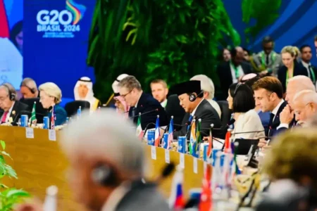 Presiden RI Prabowo Subianto saat memberikan pidato dengan tema Sustainable Development and Energy Transition di KTT G20 Brasil (foto: Dok BPMI Setpres)
