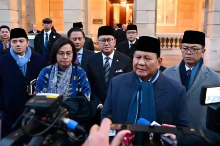 Presiden Prabowo saat memberikan keterangan pada awak media usai menghadiri CEO Roundtable Forum, London (foto: Dok BPMI Setpres)