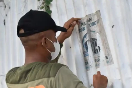 Selain pembersihan beberapa reklame insidentil, Satpol PP Surabaya juga membersihkan stiker iklan jasa