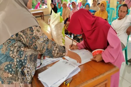 Bantuan Sembako untuk Warga Desa Jatigono: Upaya Konkret Pengentasan Kemiskinan di Lumajang Desa Jatigono