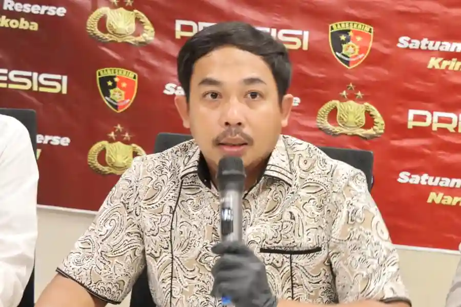Polisi Beberkan Fakta Baru Kasus Pasutri yang Tewas di Cengkareng, Hubungan Keduanya Diduga Tidak Harmonis Kasat Reskrim Polres Metro Jakarta Barat Andri Kurniawan saat menjelaskan fakta terkait kasus pasutri yang tewas di Cengkareng