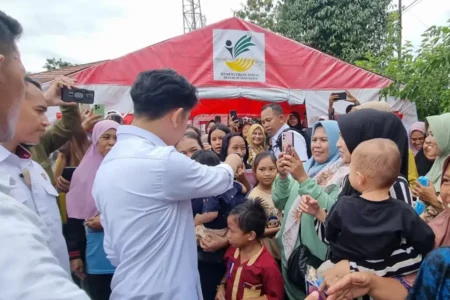 Wapres Gibran saat meninjau lokasi bencana di Sukabumi