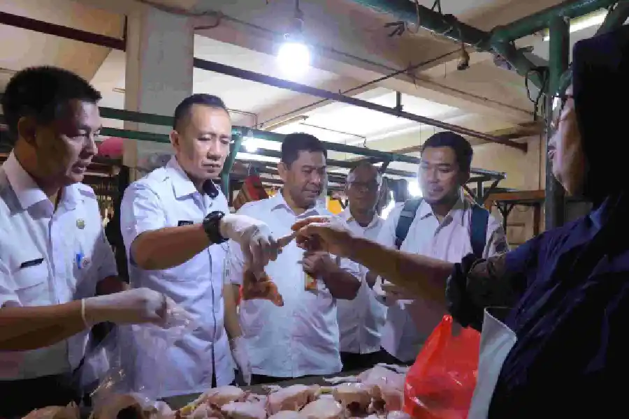 Pemkot Jakarta Timur Pastikan Pangan Sehat di Pasar Enjo Lewat Pengawasan Rutin