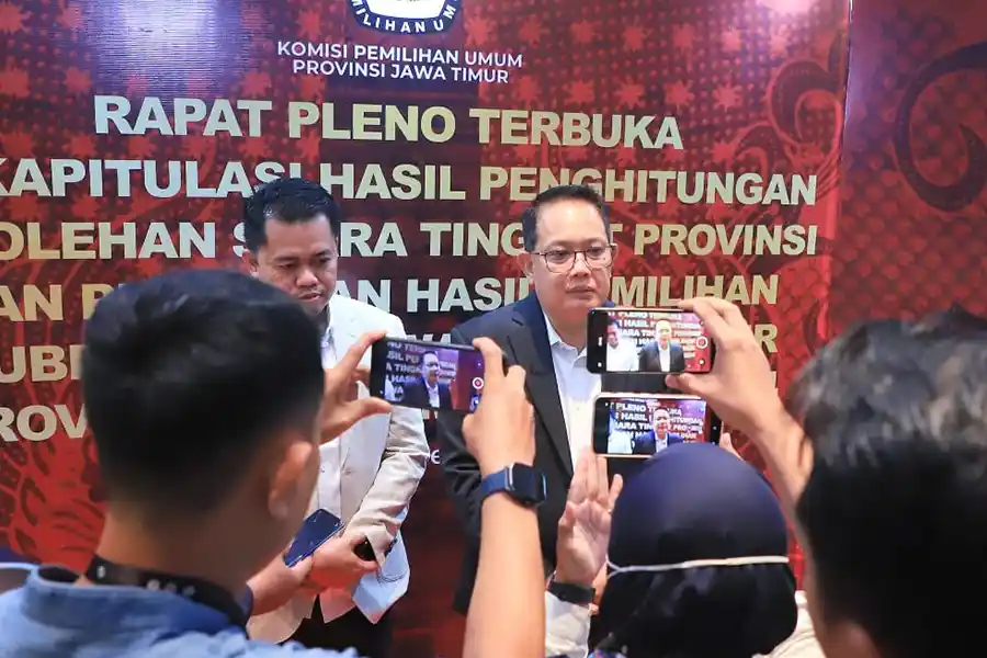 Pleno Rekapitulasi Suara Pilkada Jatim 2024 Lancar, Pj. Gubernur Adhy Pastikan Progresnya Tertib