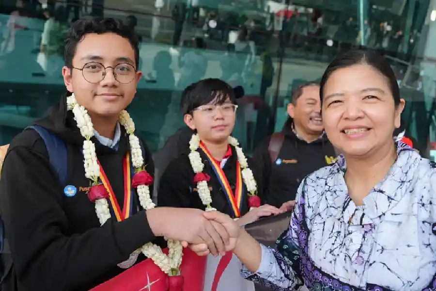 Siswa Indonesia Raih 6 Medali di Ajang International Junior Science Olympiad 2024