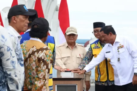 Presiden RI Prabowo Subianto saat meresmikan Flyover Madukoro, Semarang