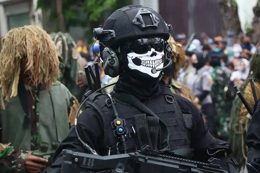 Parade Alutsista Meriahkan HUT Armada RI ke-79 di Surabaya