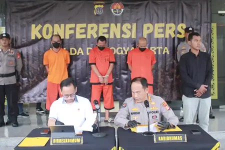 Konferensi pers kasus pencurian dengan kekerasan dan penipuan di Bantul
