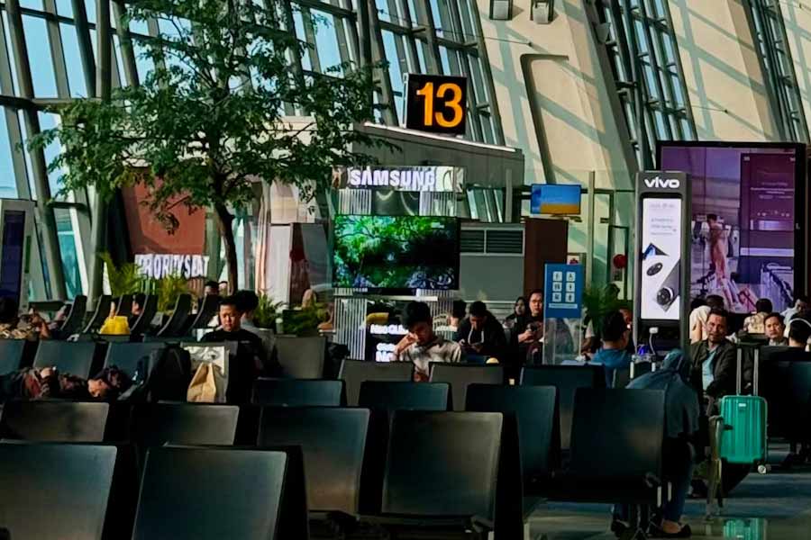 Survei Pustral UGM, Mayoritas Masyarakat Puas dengan Transportasi Nataru 2024/2025 Bandara Soekarno-Hatta (foto: Utari Adam, unsplash)