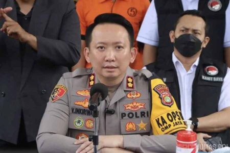 Polisi Tangkap Perampok SPBU di Tangerang Selatan, Sisa Uang Rampokan Rp 18 Juta Disita apolres Tangerang Selatan Ajun Komisaris Besar Polisi Victor Inkiriwang