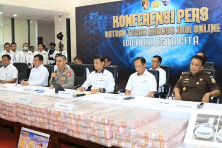 Polri Bongkar Sindikat Judi Online: Sita Aset Rp61 Miliar, Ungkap Jaringan Internasional Konferensi pers di Mabes Polri terkait pemberantasan judi online