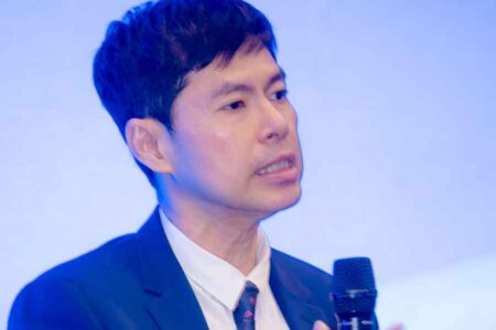 Identitas Digital Nasional Dukung Pemberantasan Penipuan Daring di ASEAN TS Wong, Group Managing Director MYEG dan Co-founder Zetrix, saat berbicara dalam sesi dialog di Forum Kerja Sama Ekosistem Digital Tiongkok-ASEAN di Bangkok. (foto: Dok PRNewsfoto/Zetrix,MYEG)