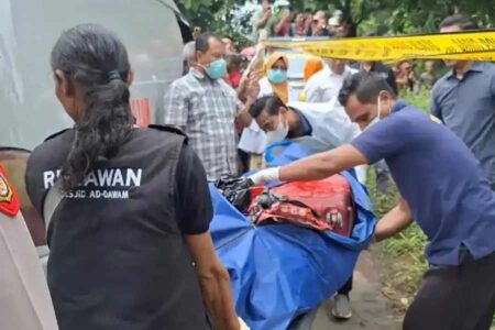Penemuan jenazah Uswatun Hasanah ditemukan yang ditemukan dalam koper merah merek Rein Deer (foto: Dok Humas Polri)