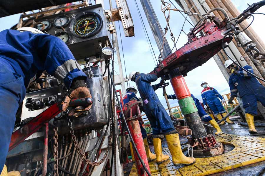 Kontribusi PHR Rp 115,79 pada Negara Wujud Dukungan Ketahanan Energi dan Ekonomi PT Pertamina Hulu Rokan (PHR) WK Rokan Subholding Upstream Pertamina menyetorkan penerimaan negara sebesar Rp 115,79 triliun hingga 2024