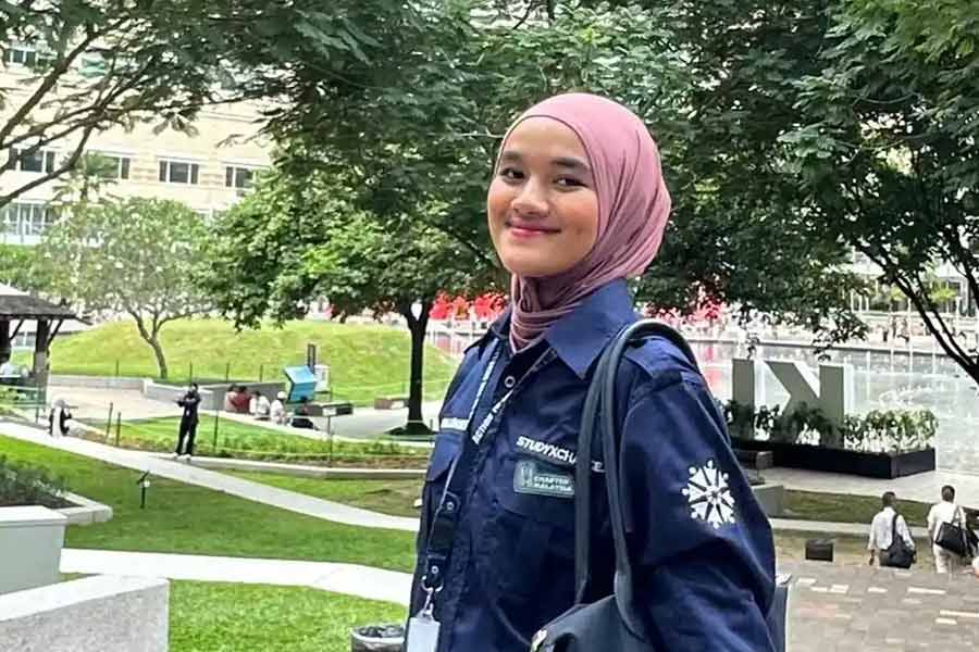 Seru, Mahasiswa UNAIR Ini Ikuti Pertukaran Mahasiswa di Malaysia Karina Larasati