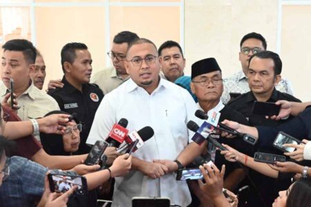 Andre Rosiade, Anggota DPR RI Dapil Sumatera Barat, saat memberikan keterangan kepada media (foto: Dok DPR RI)