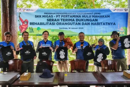 Dukungan PHM dalam program rehabilitasi orangutan dan habitatnya ini mencakup penanaman 400 pohon di area seluas satu hektar, perawatan dan pengamanan area selama lima tahun, serta pembiayaan kebutuhan tiga orangutan selama masa rehabilitasi