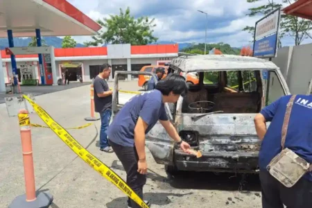 Mobil yang terbakar di area SPBU 44.533.14, Desa Karangduren, Kecamatan Bobotsari, Kabupaten Purbalingga