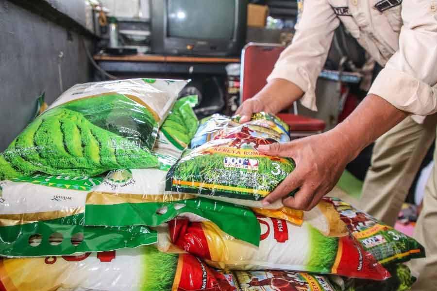 Pemkot Surabaya Terima 118 Paket Bantuan Sosial Pengganti Karangan Bunga