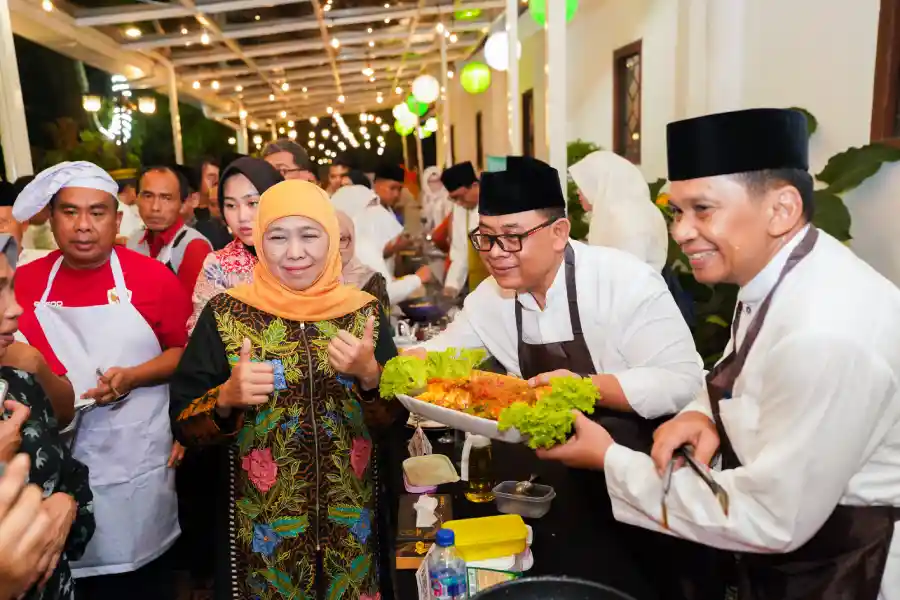 Gubernur Khofifah Gelar Salat Malam dan Lomba Masak Bandeng untuk Pererat Kekompakan Jaga Tradisi Salat Malam Bersama Kepala Perangkat Daerah dan BUMD Jatim Dilanjutkan Lomba Masak Bandeng , Gubernur Khofifah Harap Tingkatkan Keguyuban dan Keberkahan di Akhir Ramadhan