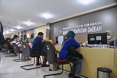Suasana di Kantor Bapenda Surabaya