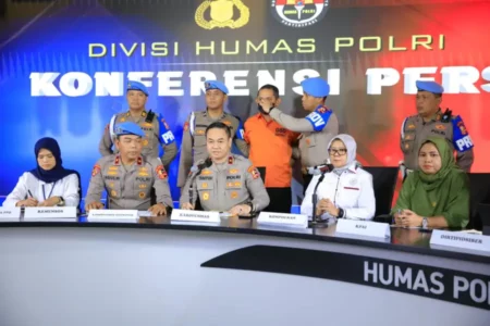 Brigjen. Pol. Trunoyudo Wisnu Andiko, Karo Penmas Divisi Humas Polri, saat menyampaikan penjelasan tentang kasus kekerasan seksual terhadap anak di bawah umur
