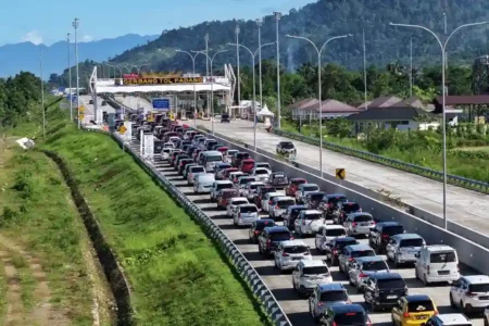Hutama Karya Catat 2,9 Juta Kendaraan Melintasi Tol Trans Sumatera Selama Mudik dan Balik Lebaran 2025 Hutama Karya mencatat 2,9 juta kendaraan melintasi Tol Trans Sumatera selama mudik dan balik Lebaran 2025, naik signifikan dari tahun sebelumnya.