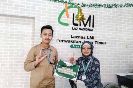 LMI hadirkan Beasiswa Mahasiswa Yatim untuk bantu mahasiswa kurang mampu menyelesaikan kuliah dan wujudkan masa depan cerah.