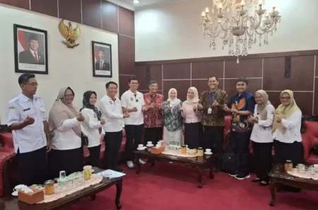 Pemkot Blitar dan Kemenkes Unair menggelar audiensi bahas program kesehatan terpadu untuk wujudkan layanan yang inklusif dan berkelanjutan.