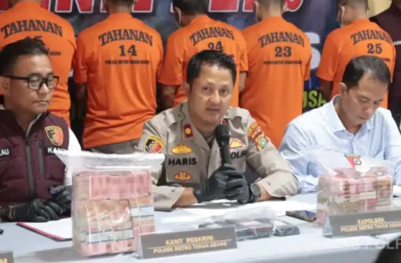Sindikat Uang Palsu Rp 316 Juta Terbongkar, Delapan Pelaku Ditangkap Polisi Sebanyak 23.297 lembar uang palsu berhasil diamankan, sementara delapan pelaku, termasuk otak utama, ditangkap di beberapa lokasi berbeda