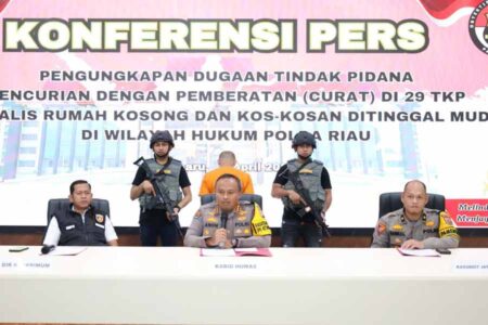 Konferensi pers pengungkapan tindak pidana Curat pembobol rumah Spesialis Rumah Kosong dan Kos-Kosan yang ditinggal mudik