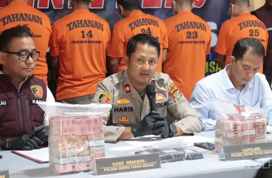 Sindikat Uang Palsu Rp 316 Juta Terbongkar, Delapan Pelaku Ditangkap Polisi Sebanyak 23.297 lembar uang palsu berhasil diamankan, sementara delapan pelaku, termasuk otak utama, ditangkap di beberapa lokasi berbeda