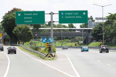 Laba bersih Nusantara Infrastructure naik 240,8 persen di 2024, didorong sektor tol dan strategi konsolidasi bisnis untuk pertumbuhan berkelanjutan.