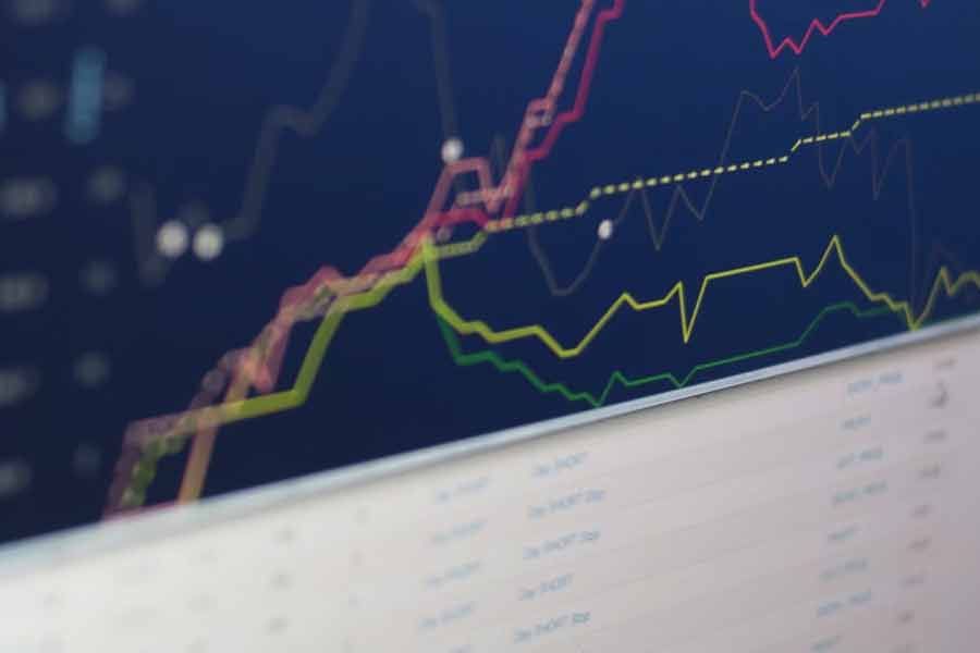 IHSG dan Rupiah Melemah Pasca Lebaran, Pakar UNAIR Soroti Peran Psikologis Investor Ilustrasi stock chart saat sesi penjualan langsung (foto: Nicholas Cappello, unsplash)