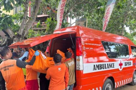 Tim SAR hentikan operasi pencarian setelah seluruh korban berhasil diidentifikasi. (foto: Dok BPBD Jatim)